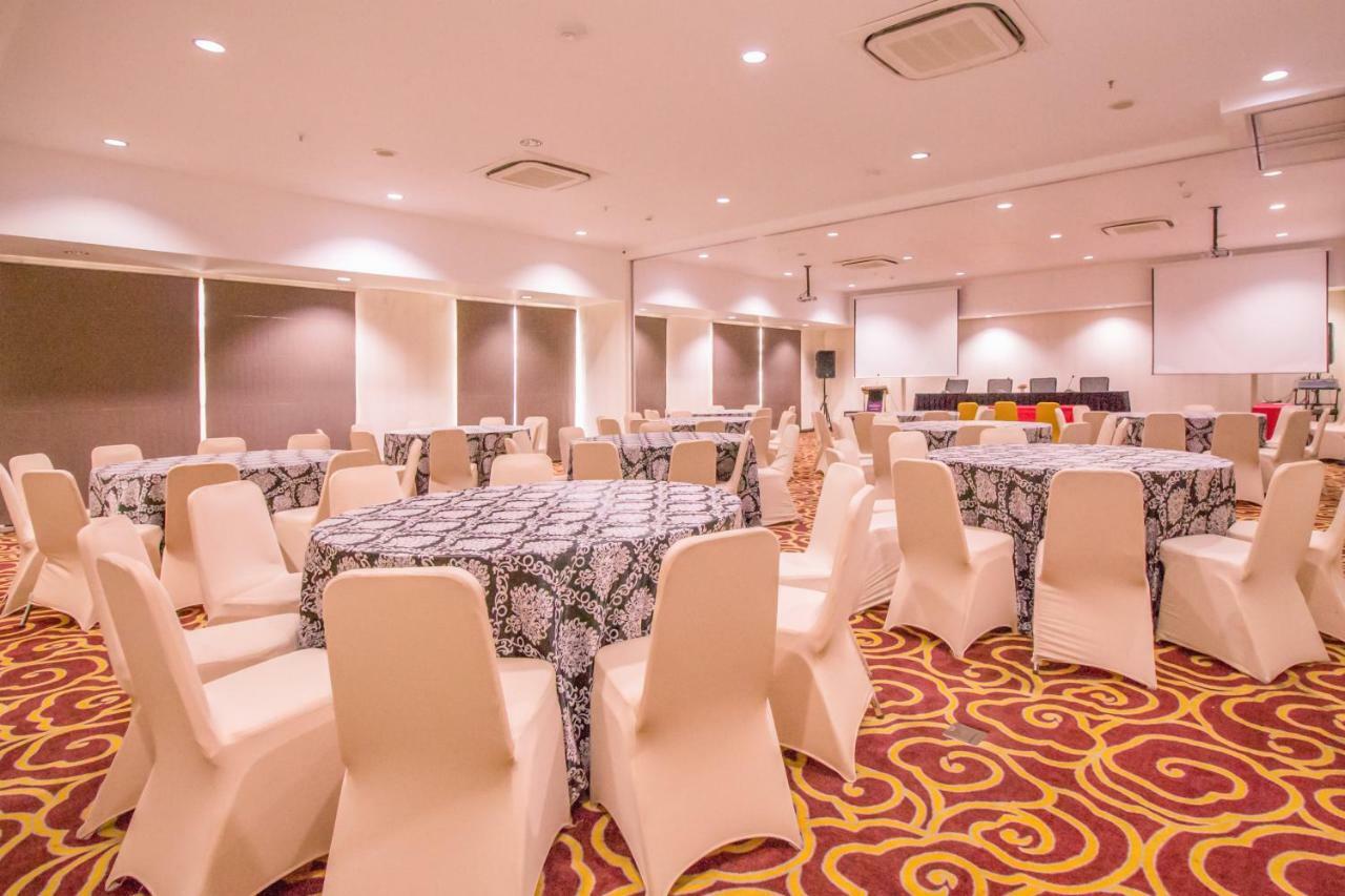 Mercure Pontianak City Center Kültér fotó